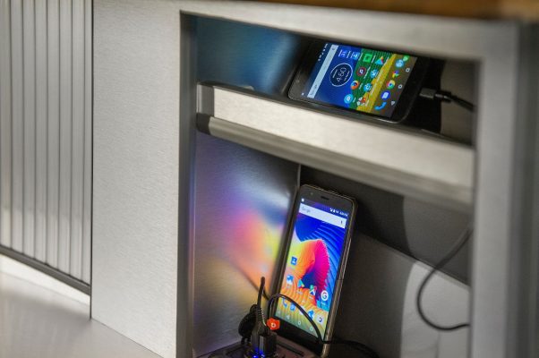 USB docking station for phone and tablets